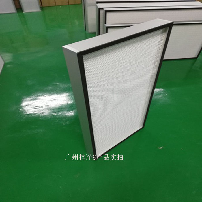 高效過濾器在潔凈室中的布置是確保室內(nèi)空氣質(zhì)量達到規(guī)定標(biāo)準(zhǔn)的關(guān)鍵環(huán)節(jié)。